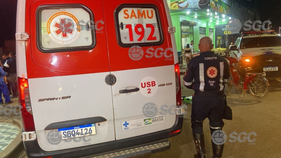 Mulher fica com possível fratura após ser atropelada por uma caminhonete mulher-fica-com-possivel-fratura-apos-ser-atropelada-por-uma-caminhonete