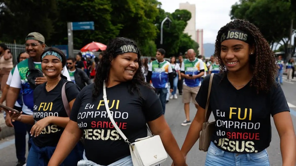 Jovens e mulheres puxam aumento de evangélicos no país, revela IBGE jovens-e-mulheres-puxam-aumento-de-evangelicos-no-pais,-revela-ibge