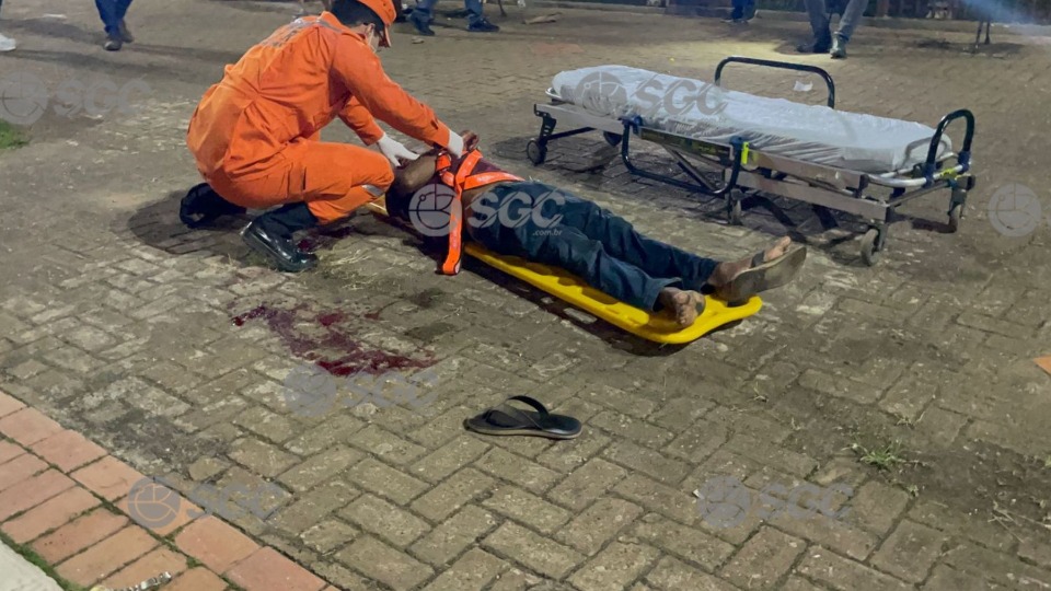 VÍDEO: 'Flanelinha' é brutalmente espancado a pauladas na região Central video:-'flanelinha'-e-brutalmente-espancado-a-pauladas-na-regiao-central