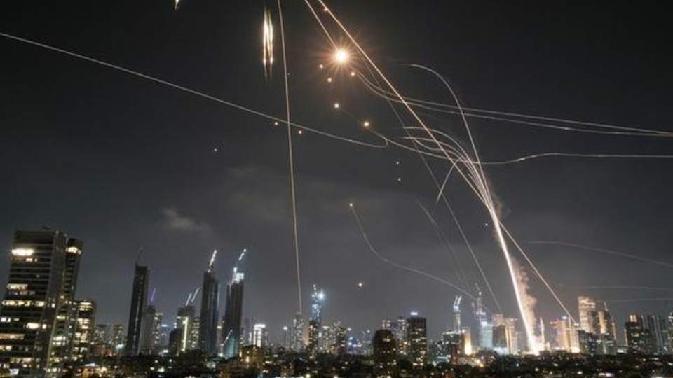 Ataque do Irã mata uma mulher e deixa 60 feridos em Israel ataque-do-ira-mata-uma-mulher-e-deixa-60-feridos-em-israel