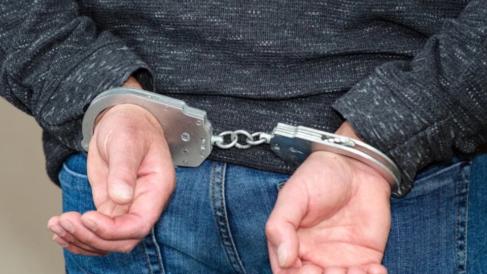 Médico é preso sob suspeita de compartilhar material de abuso sexual infantil medico-e-preso-sob-suspeita-de-compartilhar-material-de-abuso-sexual-infantil