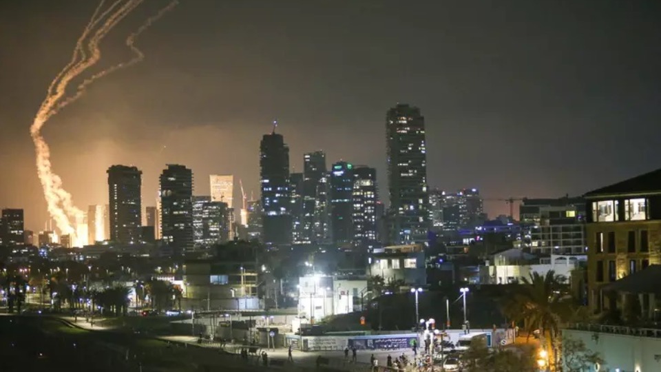 Ataque iraniano deixa 3 mortos e mais de 80 feridos em Israel ataque-iraniano-deixa-3-mortos-e-mais-de-80-feridos-em-israel