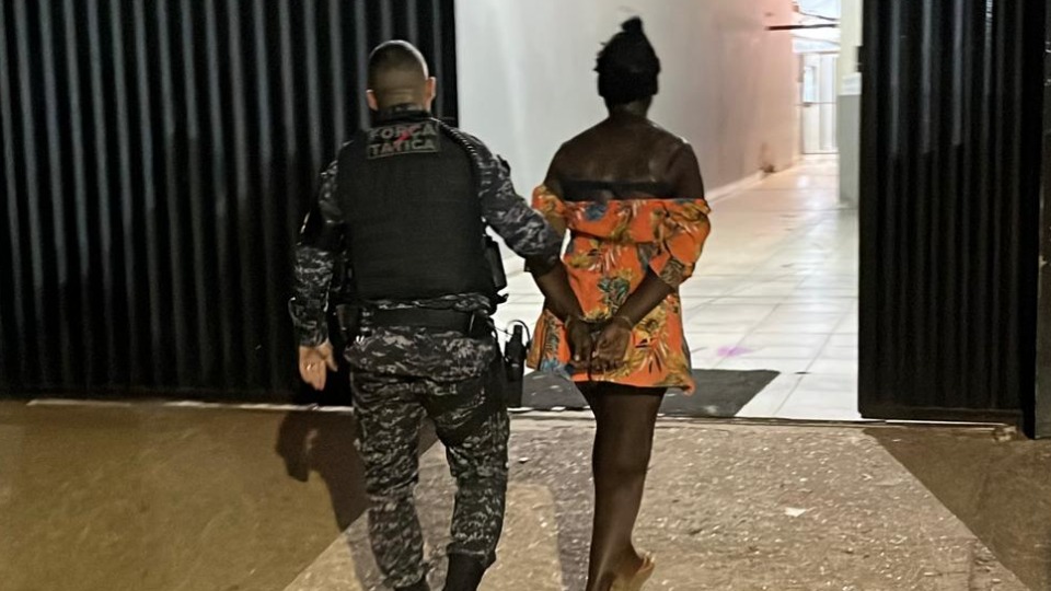 Mulher com mandado de prisão por furto é presa no centro de Porto Velho mulher-com-mandado-de-prisao-por-furto-e-presa-no-centro-de-porto-velho