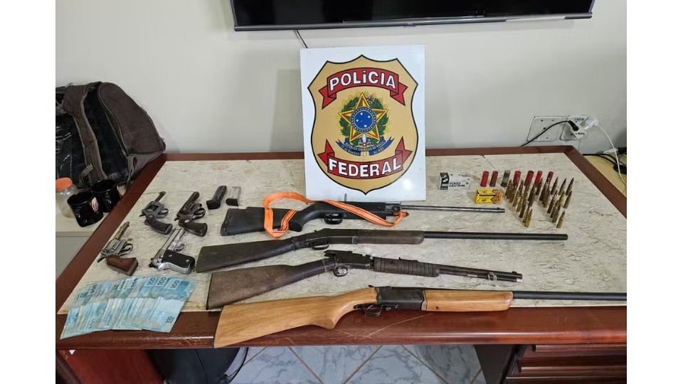 PF prende 5 e apreende arsenal em operação contra tráfico de armas na fronteira com a Bolívia pf-prende-5-e-apreende-arsenal-em-operacao-contra-trafico-de-armas-na-fronteira-com-a-bolivia