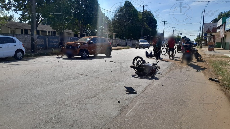Motociclista fica ferido após colisão frontal com carro na Avenida Amazonas motociclista-fica-ferido-apos-colisao-frontal-com-carro-na-avenida-amazonas