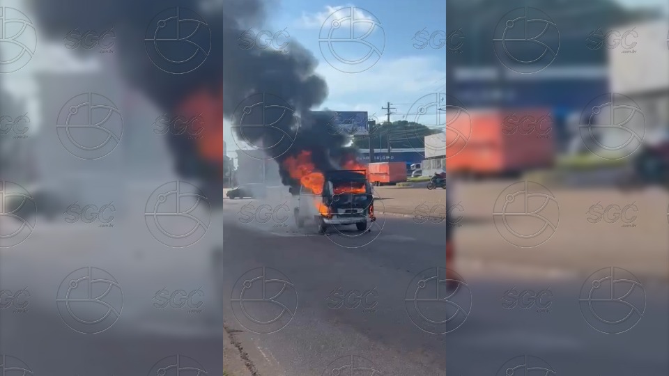 VÍDEO: Incêndio destrói Kombi no meio de avenida em Porto Velho video:-incendio-destroi-kombi-no-meio-de-avenida-em-porto-velho