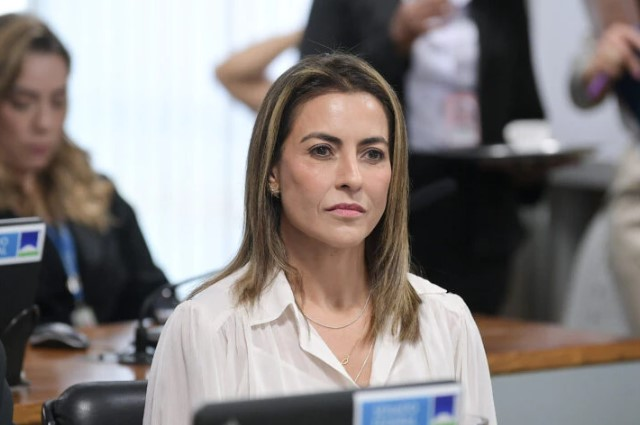 Soraya Thronicke deixa de consumir água e café no Senado por medo de envenenamento soraya-thronicke-deixa-de-consumir-agua-e-cafe-no-senado-por-medo-de-envenenamento