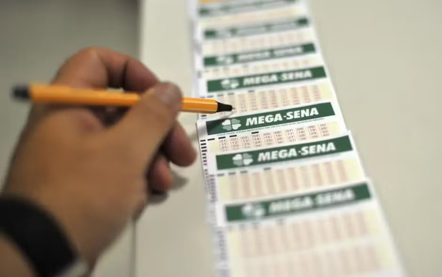 Mega-Sena: apostas feitas em Rondônia acertam quina e ganham mais de R$ 36 mil cada mega-sena:-apostas-feitas-em-rondonia-acertam-quina-e-ganham-mais-de-r$-36-mil-cada