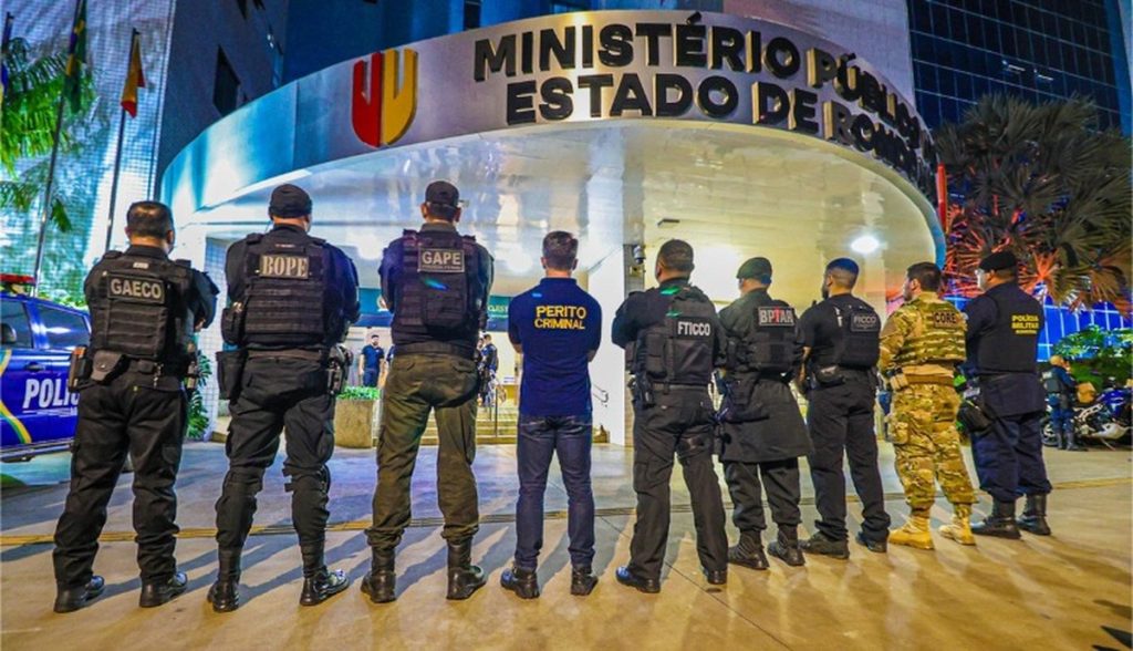 Suspeitos de ostentar armas, dinheiro e drogas nas redes sociais são alvos de operação em RO suspeitos-de-ostentar-armas,-dinheiro-e-drogas-nas-redes-sociais-sao-alvos-de-operacao-em-ro