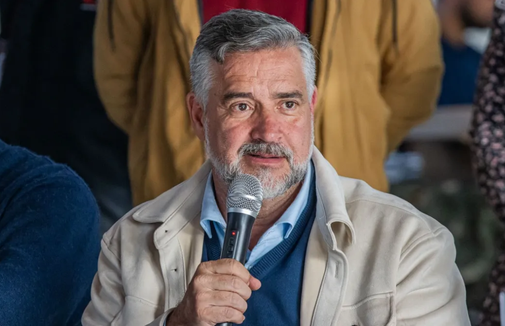 Ex-ministro Paulo Pimenta é primeira escolha do PT para CPMI do INSS ex-ministro-paulo-pimenta-e-primeira-escolha-do-pt-para-cpmi-do-inss
