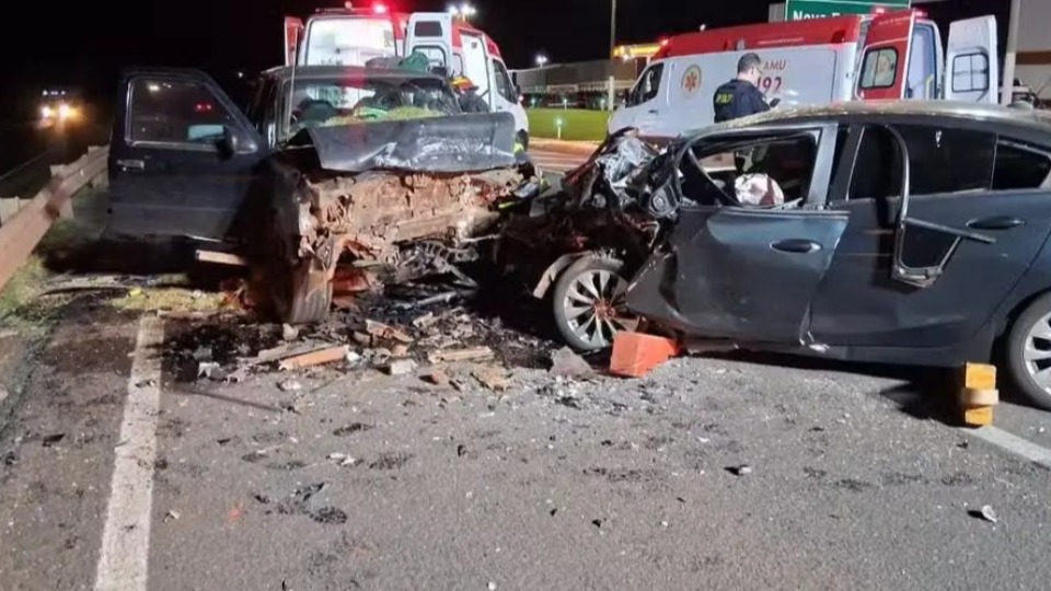 Motorista morre após carro ser atingido por caminhonete na contramão motorista-morre-apos-carro-ser-atingido-por-caminhonete-na-contramao