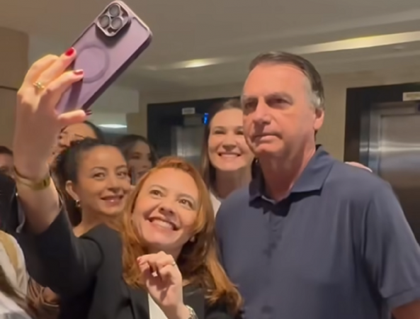 Jair Bolsonaro passa mal, cancela compromissos em Anápolis (GO) e retorna para Brasília jair-bolsonaro-passa-mal,-cancela-compromissos-em-anapolis-(go)-e-retorna-para-brasilia