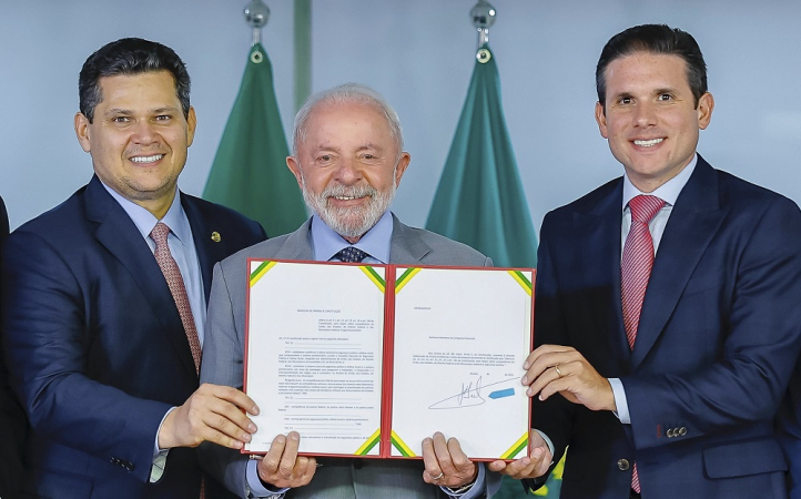 Lula libera R$ 776 milhões em emendas em meio à crise do IOF e pressões no Congresso lula-libera-r$-776-milhoes-em-emendas-em-meio-a-crise-do-iof-e-pressoes-no-congresso