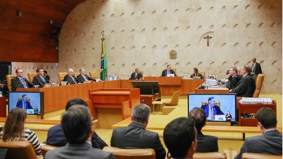 STF suspende julgamento sobre responsabilização de redes por postagens stf-suspende-julgamento-sobre-responsabilizacao-de-redes-por-postagens