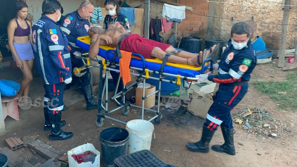 Homem é atacado a facadas no bairro Três Marias homem-e-atacado-a-facadas-no-bairro-tres-marias
