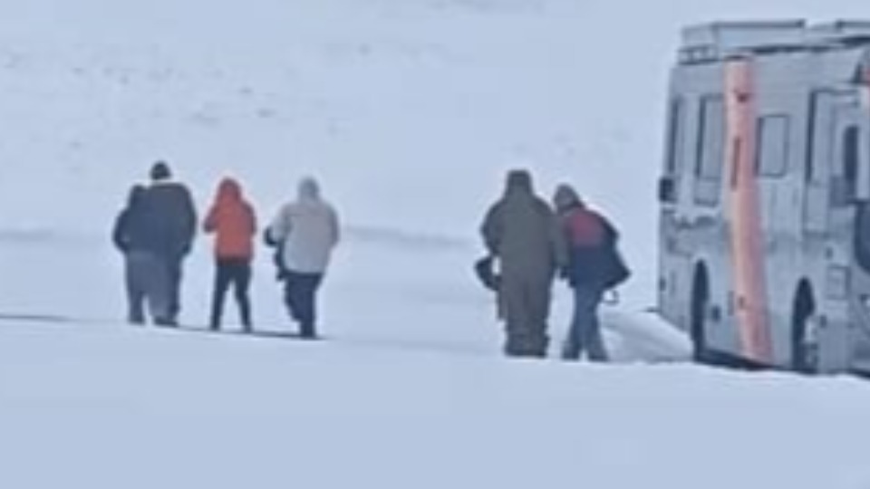 Forte nevasca deixa van com turistas brasileiros presa em rodovia no Chile forte-nevasca-deixa-van-com-turistas-brasileiros-presa-em-rodovia-no-chile