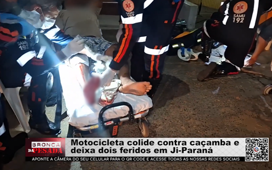 Motocicleta colide contra caçamba e deixa dois feridos em Ji–Paraná motocicleta-colide-contra-cacamba-e-deixa-dois-feridos-em-ji–parana