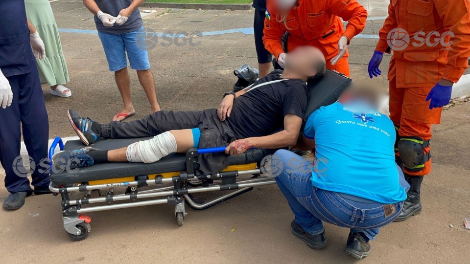 Vídeo: Homem sofre fratura na perna após colisão entre motocicletas em Porto Velho video:-homem-sofre-fratura-na-perna-apos-colisao-entre-motocicletas-em-porto-velho