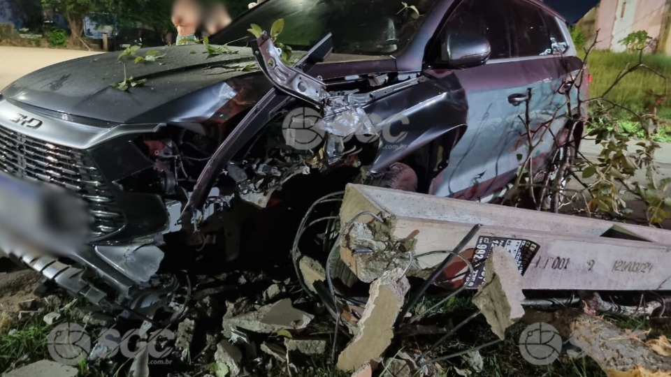 Motorista perde o controle e derruba poste na zona Leste de Porto Velho motorista-perde-o-controle-e-derruba-poste-na-zona-leste-de-porto-velho