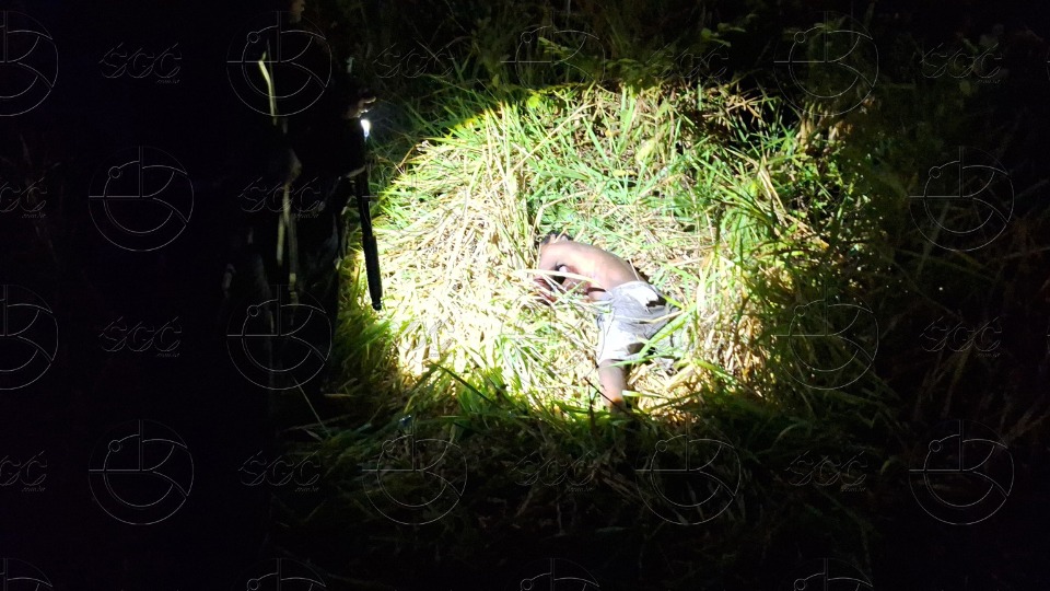 VÍDEO: Homem é encontrado morto nos fundos do Orgulho do Madeira com as mãos amarradas video:-homem-e-encontrado-morto-nos-fundos-do-orgulho-do-madeira-com-as-maos-amarradas