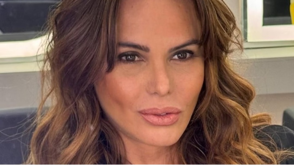 Ex-atriz pede socorro e diz estar ex-atriz-pede-socorro-e-diz-estar