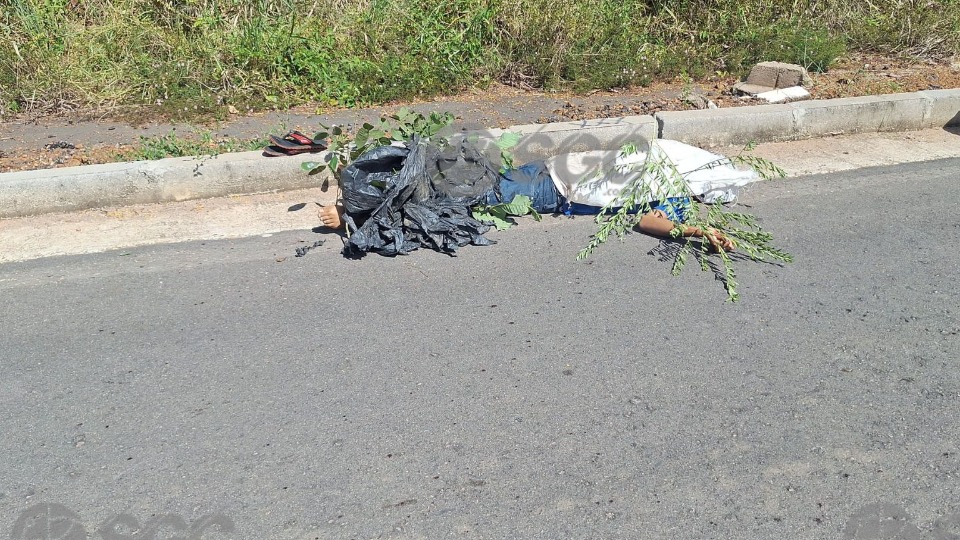 Vídeo: Ciclista é executado a tiros no bairro Triângulo em Porto Velho video:-ciclista-e-executado-a-tiros-no-bairro-triangulo-em-porto-velho