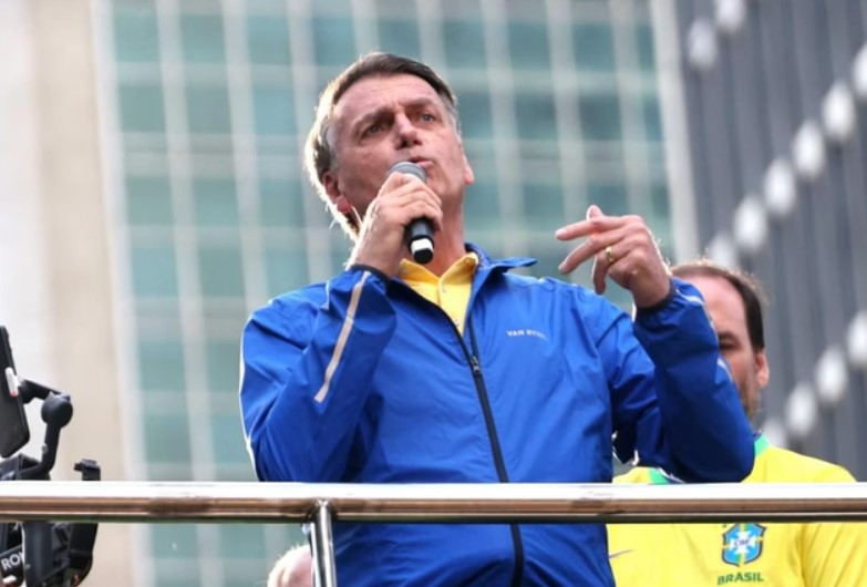 Bolsonaro culpa esquerda pelo 8/1 e diz que é processado por “fumaça de golpe” bolsonaro-culpa-esquerda-pelo-8/1-e-diz-que-e-processado-por-“fumaca-de-golpe”
