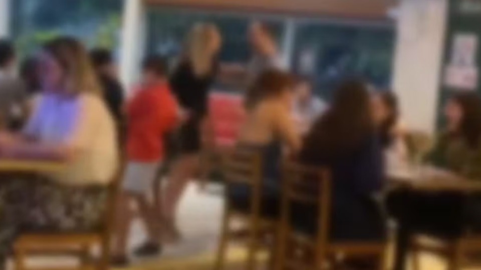 VÍDEO: briga de ex-casal tem tapas, empurrões e criança agredindo mulher video:-briga-de-ex-casal-tem-tapas,-empurroes-e-crianca-agredindo-mulher