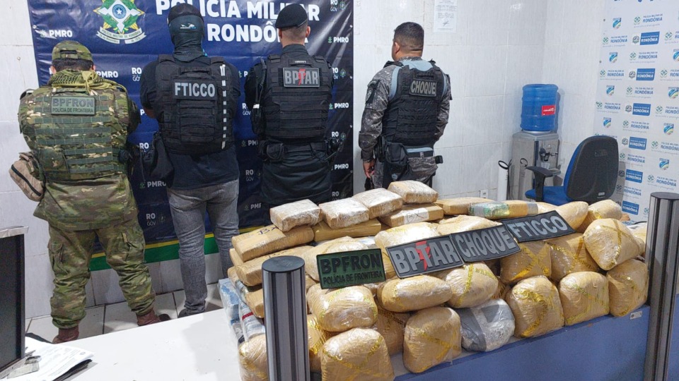 Operação integrada resulta na apreensão de drogas e cigarros contrabandeados em Porto Velho operacao-integrada-resulta-na-apreensao-de-drogas-e-cigarros-contrabandeados-em-porto-velho