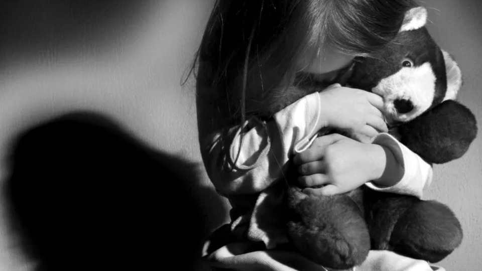 Mãe dopa, asfixia e esfaqueia filha de sete anos mae-dopa,-asfixia-e-esfaqueia-filha-de-sete-anos