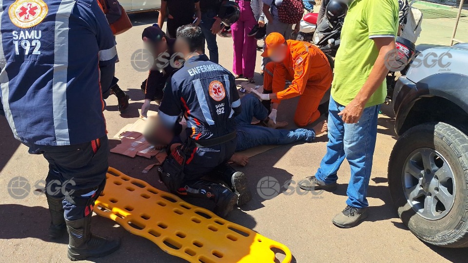 Vídeo: Colisão entre carro e moto deixa homem em estado grave no bairro JK video:-colisao-entre-carro-e-moto-deixa-homem-em-estado-grave-no-bairro-jk