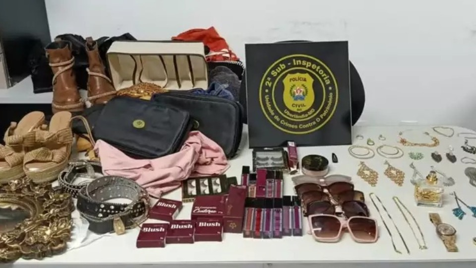 Diarista se exibe em post e vira suspeita de furtar R$ 700 mil em joias e roupas da patroa diarista-se-exibe-em-post-e-vira-suspeita-de-furtar-r$-700-mil-em-joias-e-roupas-da-patroa