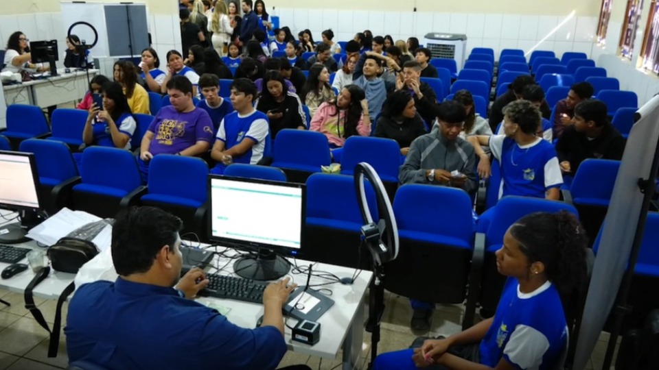 SGC TV: TRE/RO leva alistamento eleitoral a escolas e incentiva jovens a participar da democracia sgc-tv:-tre/ro-leva-alistamento-eleitoral-a-escolas-e-incentiva-jovens-a-participar-da-democracia