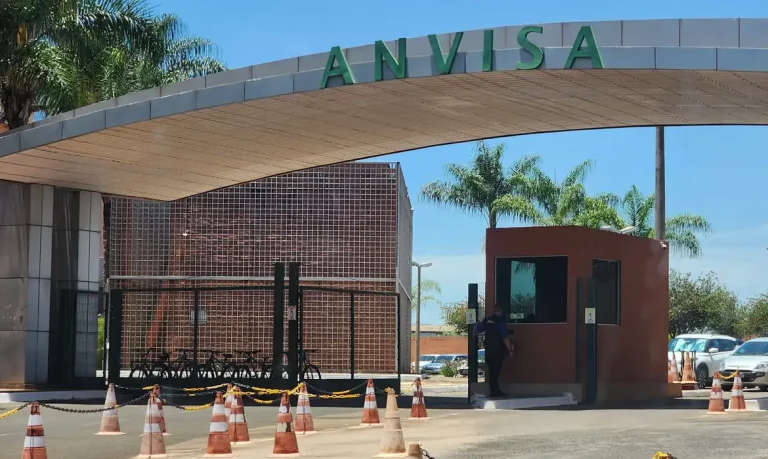 Anvisa alerta sobre uso do formol como alisante de cabelos anvisa-alerta-sobre-uso-do-formol-como-alisante-de-cabelos