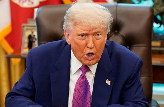 Trump promete tarifa de 10% para quem se alinhar às políticas dos Brics trump-promete-tarifa-de-10%-para-quem-se-alinhar-as-politicas-dos-brics
