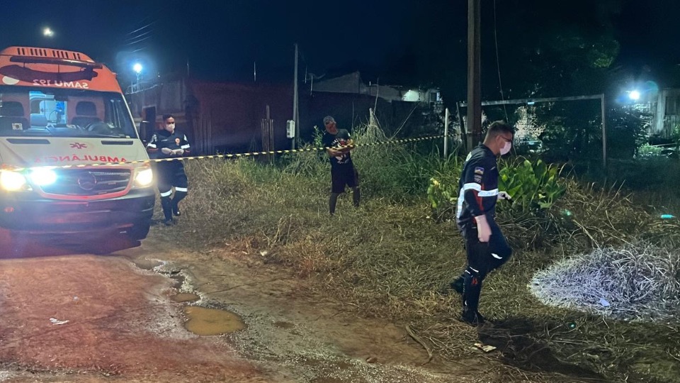 VÍDEO: Dois homens são mortos a tiros no bairro Novo Horizonte em Porto Velho video:-dois-homens-sao-mortos-a-tiros-no-bairro-novo-horizonte-em-porto-velho