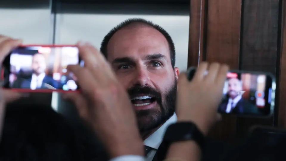Moraes prorroga inquérito que investiga Eduardo Bolsonaro moraes-prorroga-inquerito-que-investiga-eduardo-bolsonaro