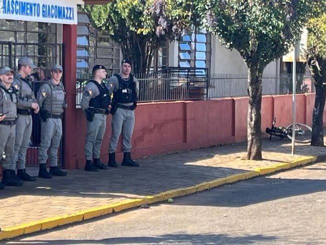 Adolescente invade escola, mata criança e fere várias pessoas no Rio Grande do Sul adolescente-invade-escola,-mata-crianca-e-fere-varias-pessoas-no-rio-grande-do-sul