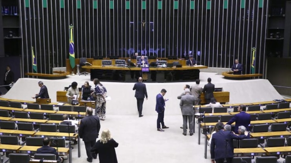 Bancada ruralista defende diplomacia em resposta a taxa de 50% dos EUA bancada-ruralista-defende-diplomacia-em-resposta-a-taxa-de-50%-dos-eua