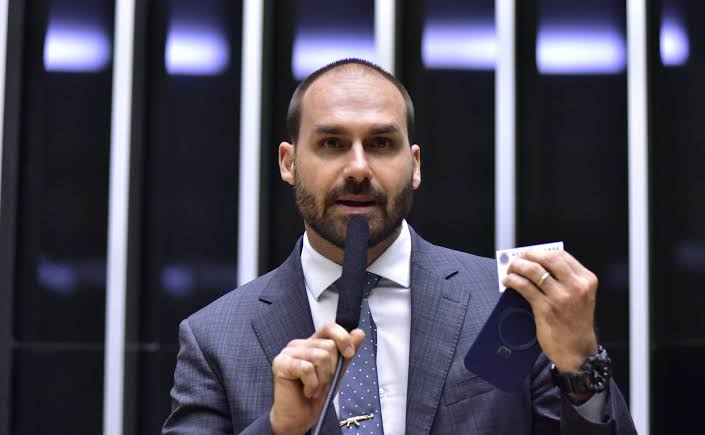 Eduardo Bolsonaro diz que Moraes “desafia” Trump após decisão no STF eduardo-bolsonaro-diz-que-moraes-“desafia”-trump-apos-decisao-no-stf