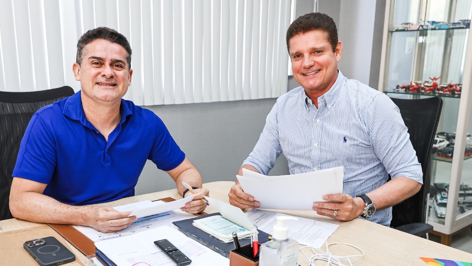 David Almeida sanciona lei que garante passe livre para mais de 212 mil estudantes em Manaus david-almeida-sanciona-lei-que-garante-passe-livre-para-mais-de-212-mil-estudantes-em-manaus