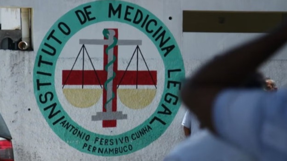 Corpos de mãe e filho são encontrados em decomposição dentro de casa corpos-de-mae-e-filho-sao-encontrados-em-decomposicao-dentro-de-casa