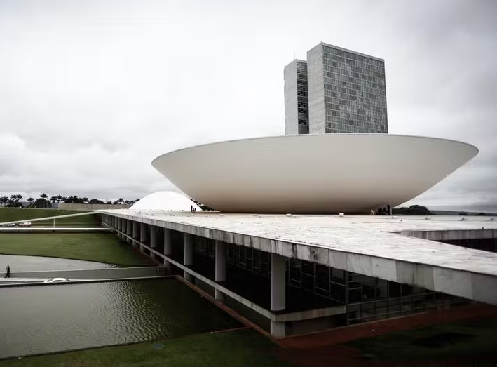 Congresso brasileiro gasta mais que o dos EUA e está entre os mais caros do mundo congresso-brasileiro-gasta-mais-que-o-dos-eua-e-esta-entre-os-mais-caros-do-mundo
