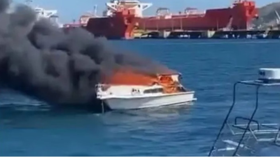 VÍDEO: Lancha com tripulantes pegando fogo no litoral video:-lancha-com-tripulantes-pegando-fogo-no-litoral