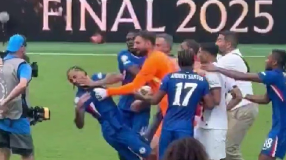 Vídeo mostra origem da briga entre João Pedro e Luís Enrique no Mundial video-mostra-origem-da-briga-entre-joao-pedro-e-luis-enrique-no-mundial