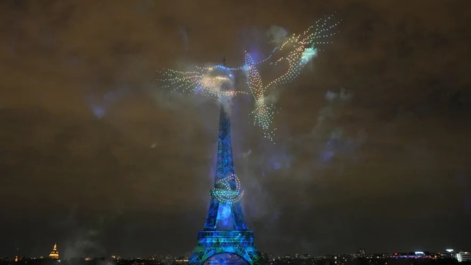 Drones, luzes e fogos: França faz show na Torre Eiffel em homenagem ao Brasil drones,-luzes-e-fogos:-franca-faz-show-na-torre-eiffel-em-homenagem-ao-brasil
