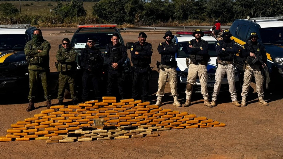 Vídeo: PRF apreende mais de 150 kg de drogas e prende dupla por tráfico em Rondônia video:-prf-apreende-mais-de-150-kg-de-drogas-e-prende-dupla-por-trafico-em-rondonia