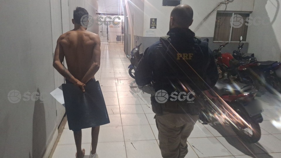 Jovem é preso após tentar fugir da PRF e sofrer queda de motocicleta na BR-364 jovem-e-preso-apos-tentar-fugir-da-prf-e-sofrer-queda-de-motocicleta-na-br-364