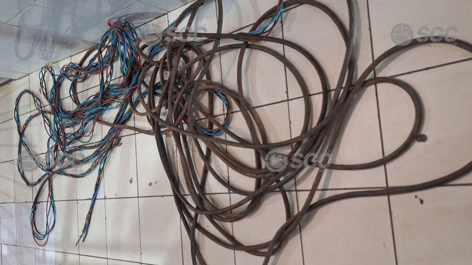 Vídeo: Dupla é presa com 50 Kg de fios furtados da Prefeitura de Itapuã do Oeste video:-dupla-e-presa-com-50-kg-de-fios-furtados-da-prefeitura-de-itapua-do-oeste