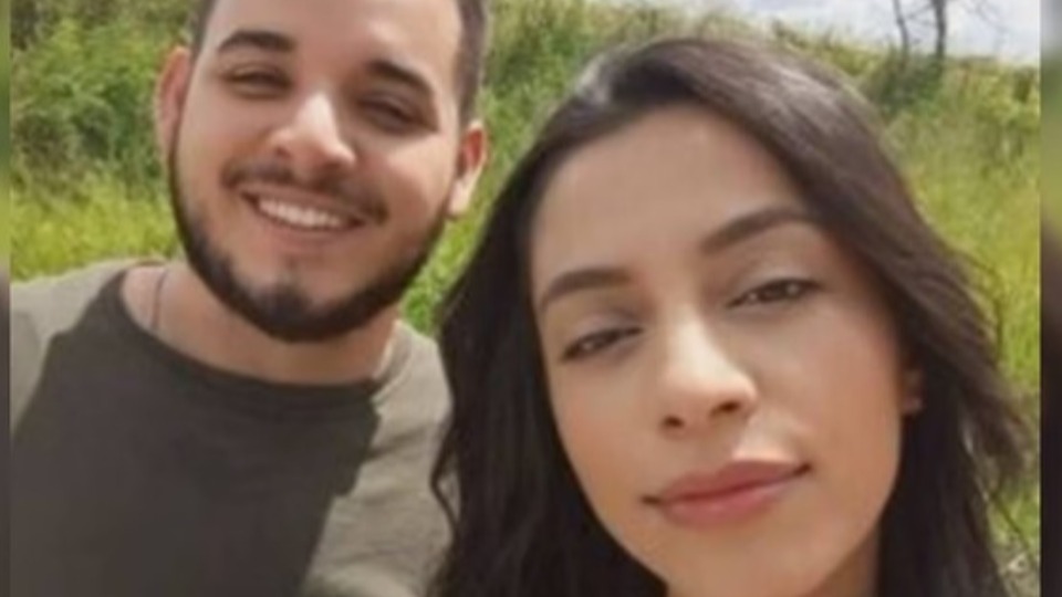 Mulher é morta com 11 facadas pelo ex na frente do filho de 4 anos mulher-e-morta-com-11-facadas-pelo-ex-na-frente-do-filho-de-4-anos